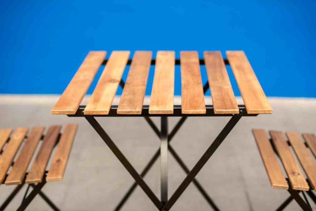 Katlanır Ahşap Masa ile Balkon Keyfinizi Katlayın